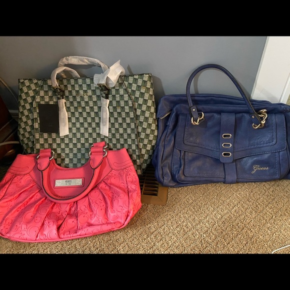Guess purses - Picture 1 of 1